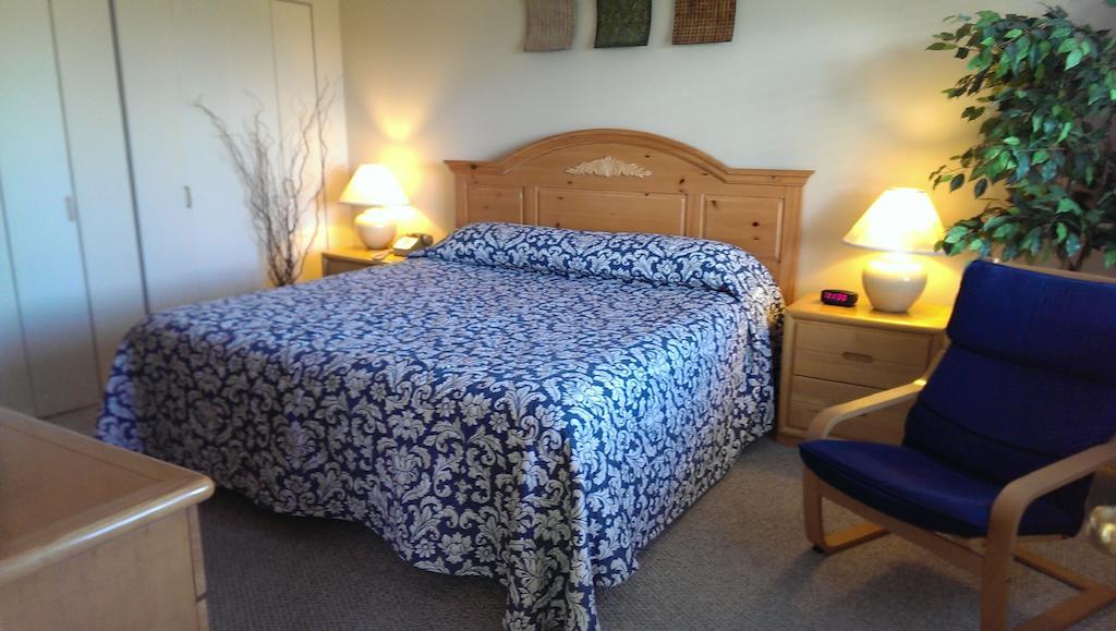 Hotel Montauk Manor Zimmer foto A bed with a duvet