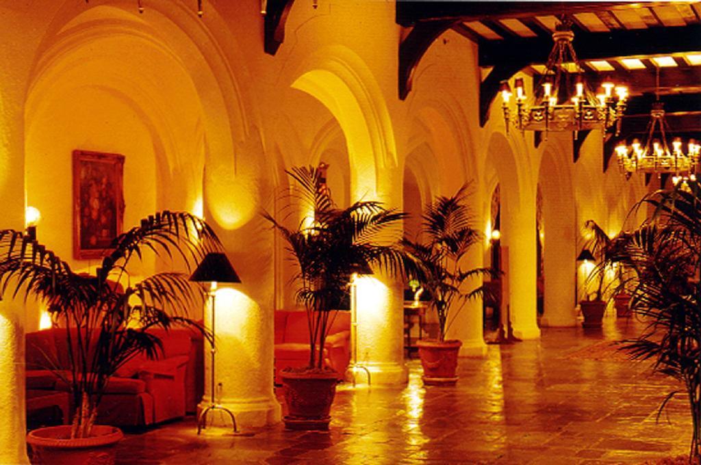 Hotel Montauk Manor Exterior foto The lobby of the Hotel del Coronado