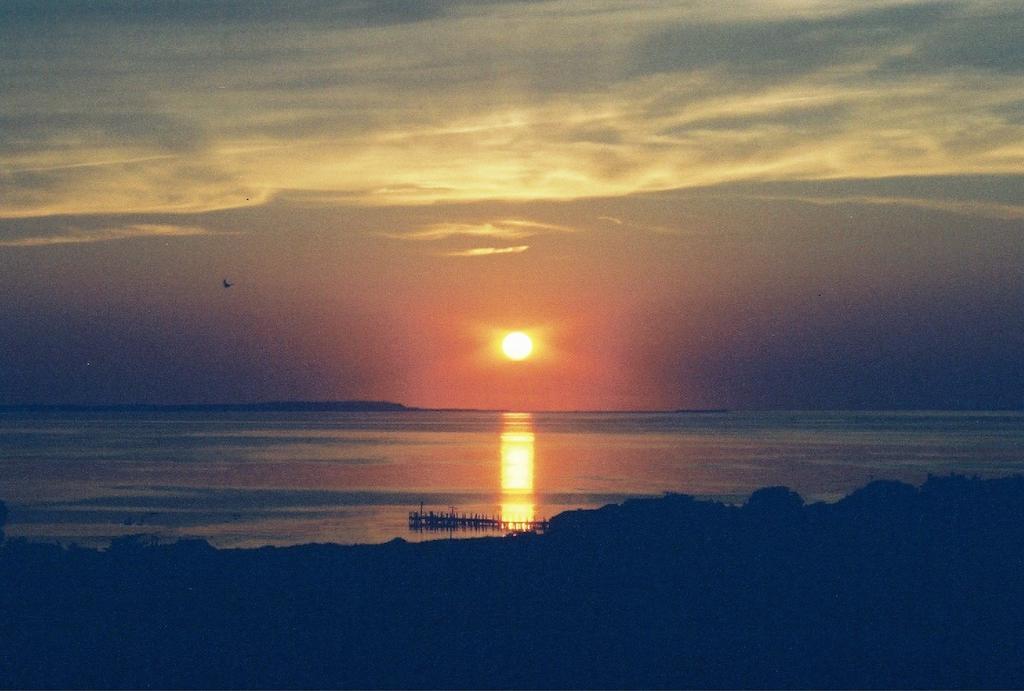 Hotel Montauk Manor Exterior foto Sunset over the Gulf of Riga