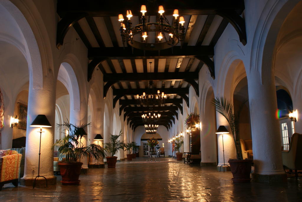 Hotel Montauk Manor Exterior foto The interior of the Victoria Falls Hotel