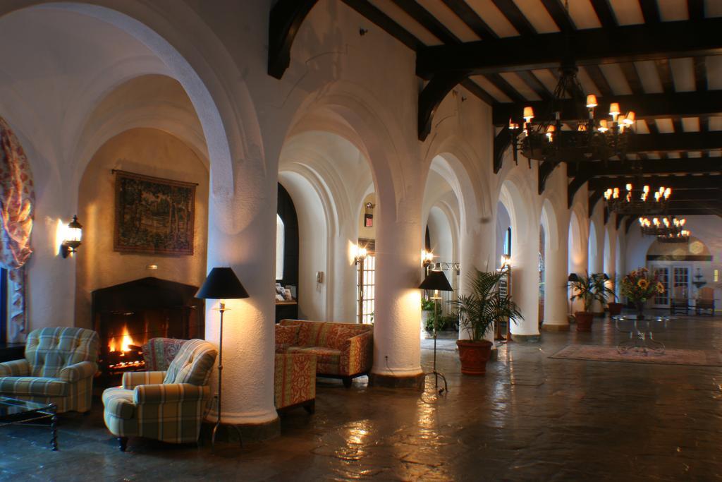 Hotel Montauk Manor Exterior foto The lobby of the hotel